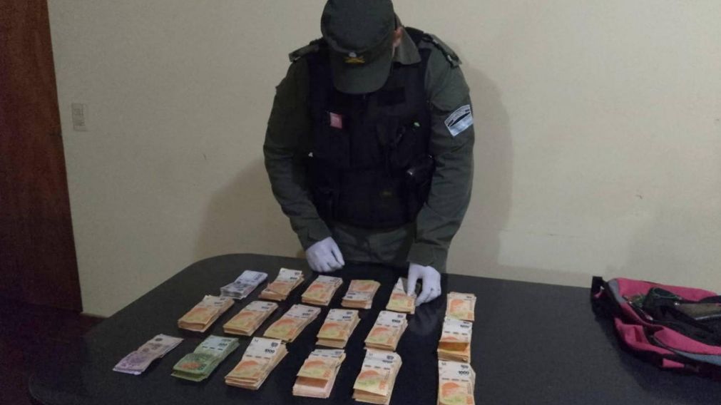 Operativo "Chaski-Boom": confiscan 126 envoltorios de cocaína preparados para la venta.