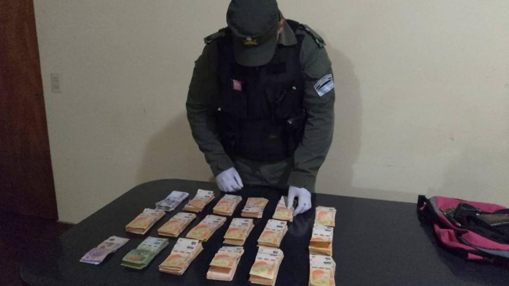 Operativo "Chaski-Boom": confiscan 126 envoltorios de cocaína preparados para la venta.