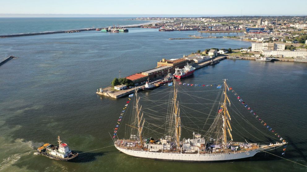 Así llegaba La Fragata Libertad a Mar del Plata para los festejos por los 150 años de la ciudad.