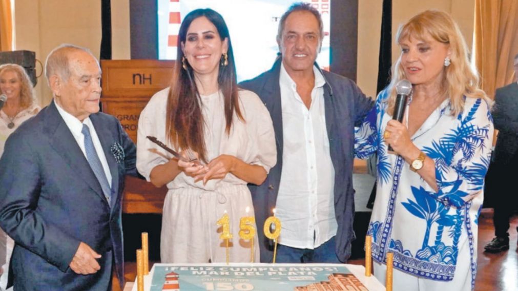 Aldrey Iglesias (propietario de La Capital de Mar del Plata y presidente del comité organizador), Eugenia Pruzzo (madrina de la Ciudad y esposa del intendente Guillermo Montenegro), Daniel Scioli y Teté Coustarot.
