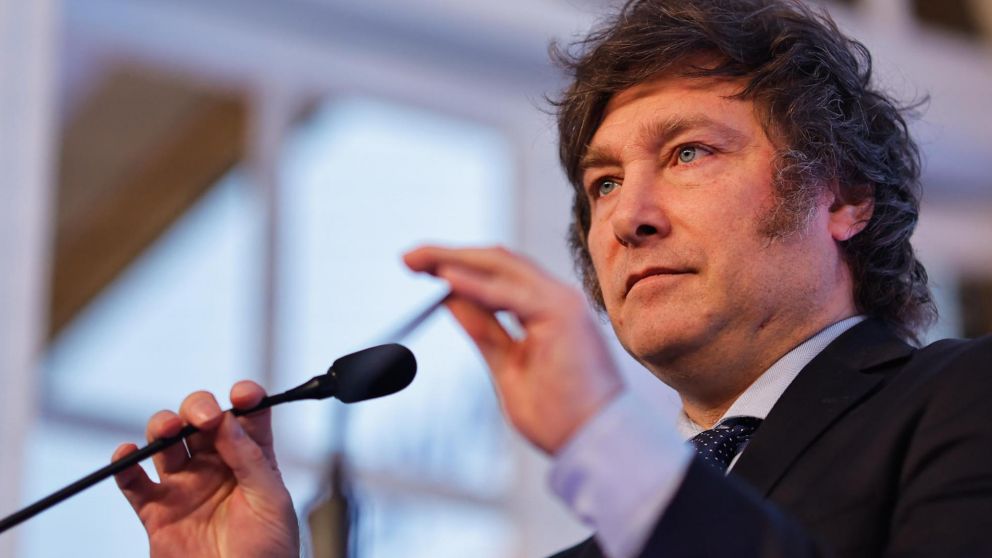 Javier Milei anticipó que la dolarización está cerca.