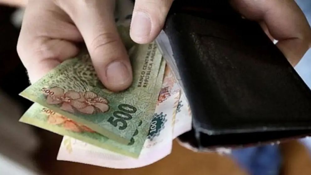 Los salarios de los trabajadores no formalizados crecieron solo un 115,3 % en 2023.