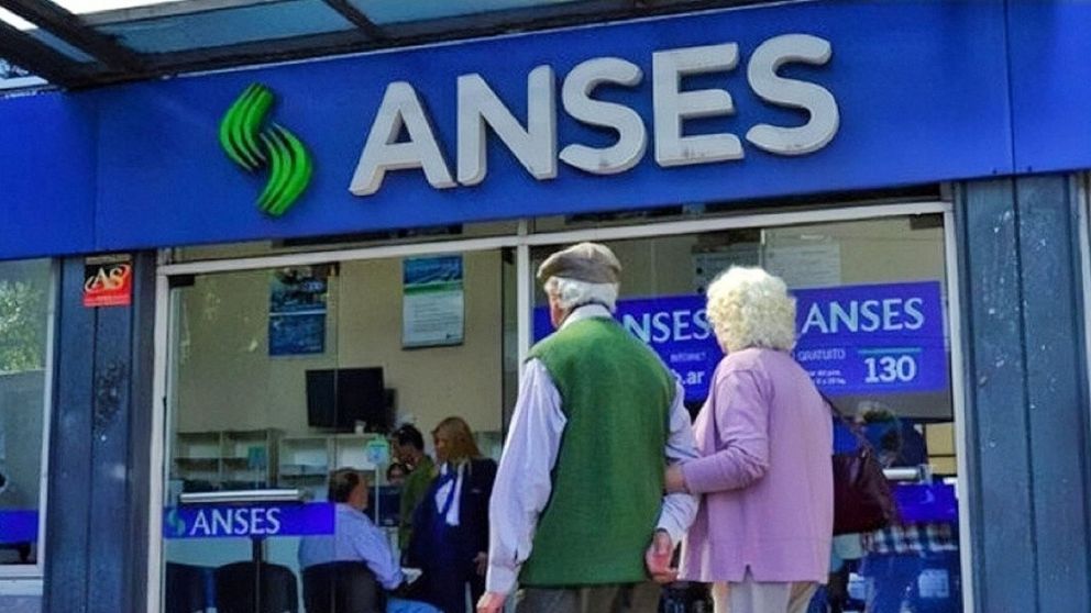 ANSES confirmó el pago en febrero de un bono de 55 mil pesos para jubilados y pensionados: ¿quiénes pueden cobraro? (Archivo).
