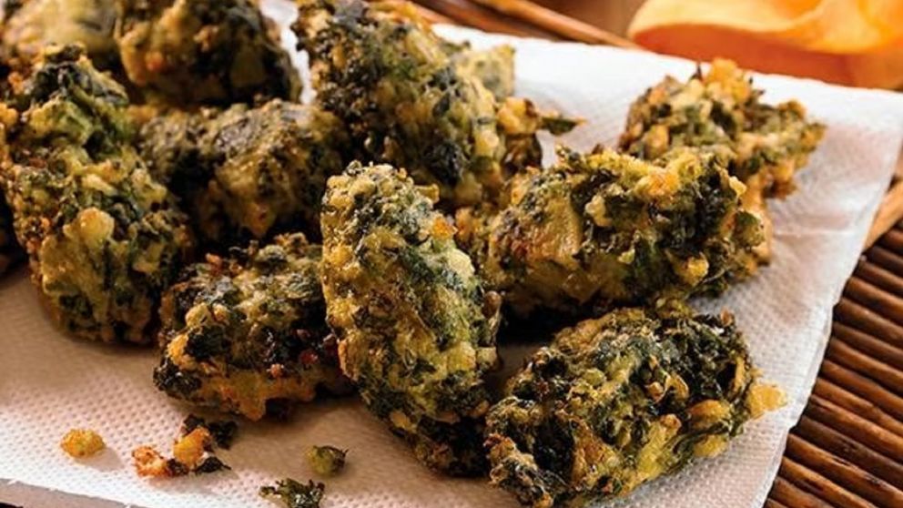 No te pierdas esta receta de buñuelos de acelga, un clásico de la cocina argentina.