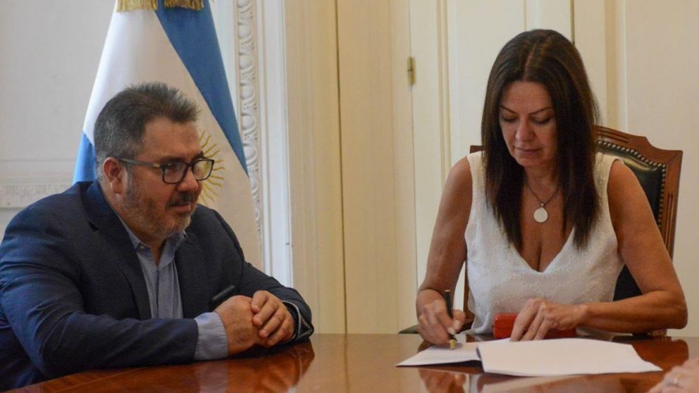 Sandra Pettovello firmó convenios por 20.000 millones de pesos para la compra de 5 millones de unidades de alimentos.