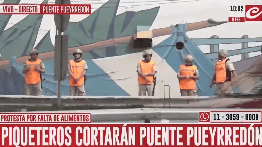 Piqueteros se movilizan a cortar el Puente Pueyrredón.