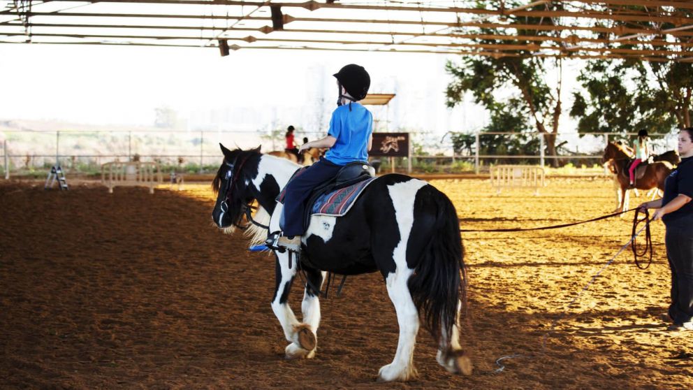 La equinoterapia es efectiva y puede aplicarse a cualquier edad (Imagen ilustrativa).