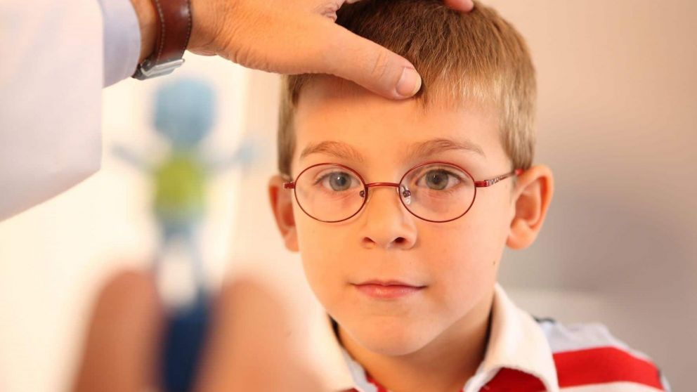 Ante la posible llegada de la ambliopía, hay que realizar controles a los niños (Imagen ilustrativa).