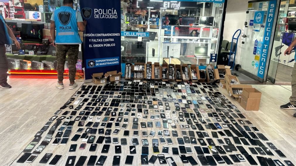Decenas de celulares fueron incautados por la Justicia.
