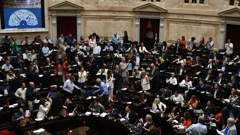 La Cámara de Diputados volvió a enviar a comisión el dictamen de mayoría de la ley Bases (Télam).