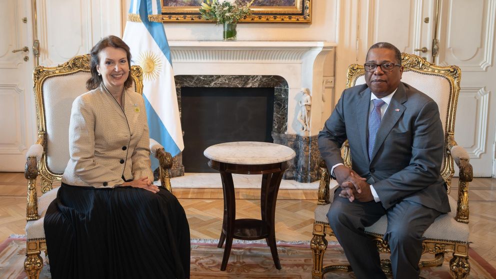 La canciller Diana Mondino se reunió hoy con el secretario adjunto para Asuntos del Hemisferio Occidental del Departamento de Estado de los Estados Unidos, Brian Nichols.
