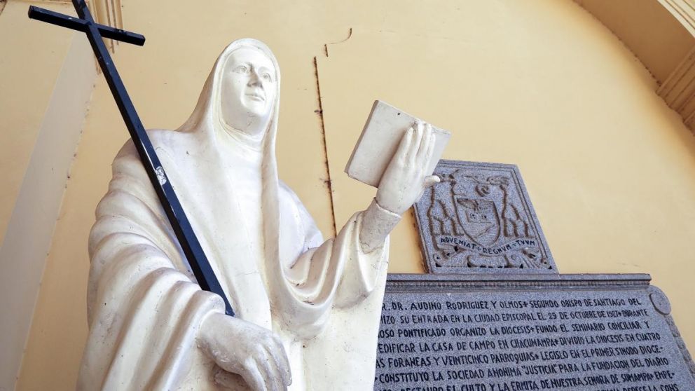 La vida y obra de Mama Antula, la primera santa argentina.