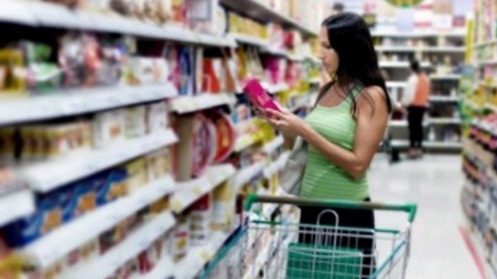 Las ventas en los comercios minoristas pymes registraron en enero una caída anual de 28,5% (Télam).