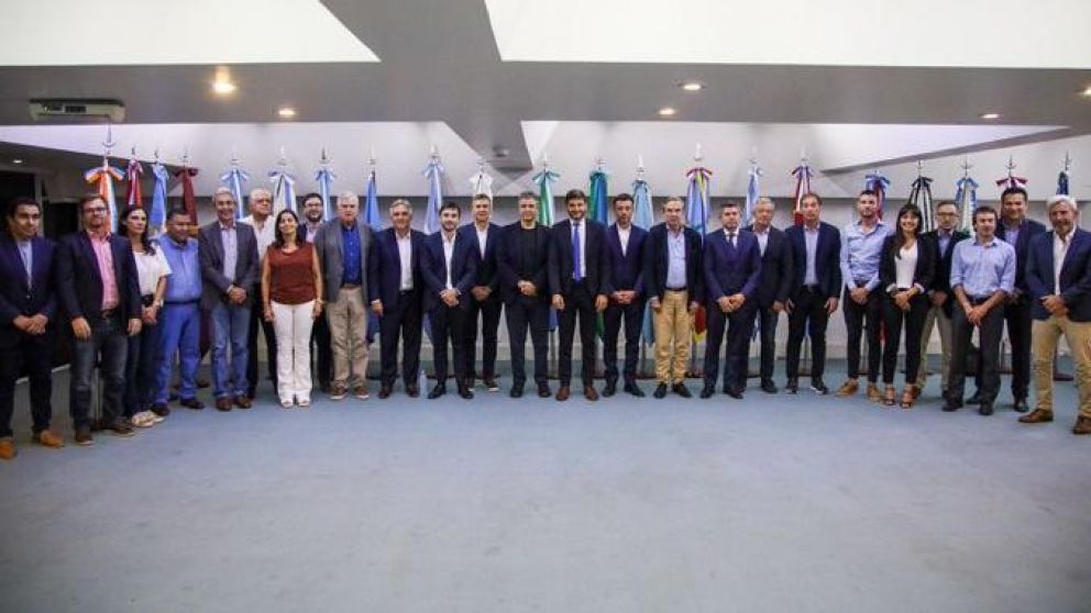 Gobernadores y diputados "dialoguistas" mantienen reuniones con funcionarios del Gobierno nacional (Archivo).
