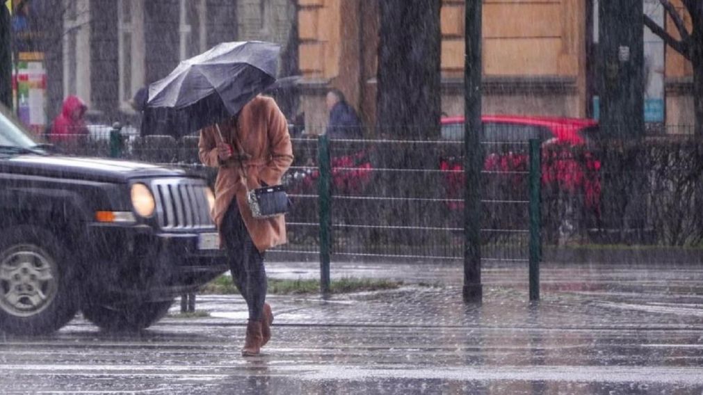 Cambió el pronóstico en Buenos Aires: llegan las lluvias y baja la temperatura, ¿para cuándo?