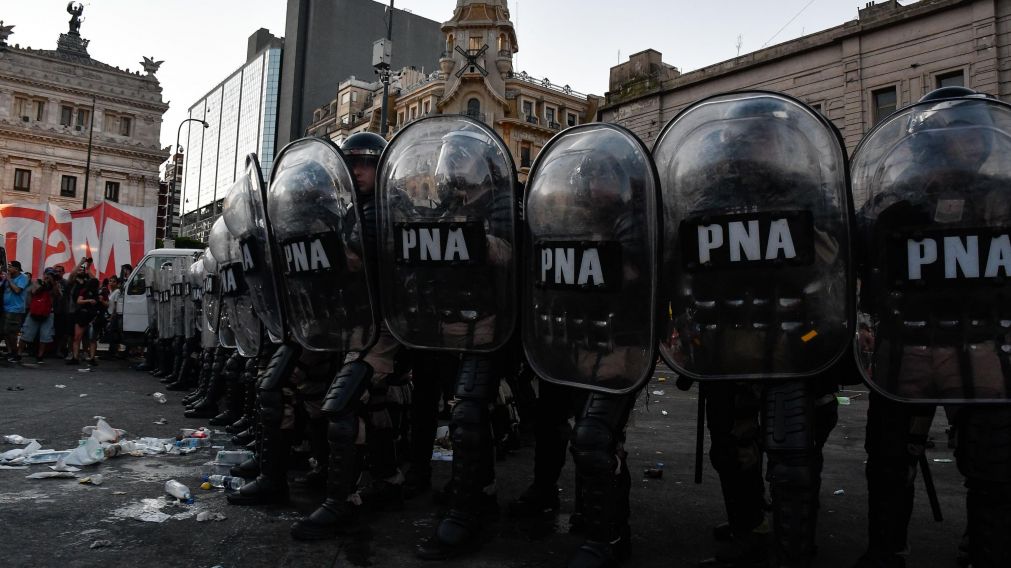 El FIT y diputados de otros bloques presentaron un proyecto para repudiar el operativo del Gobierno frente al Congreso.