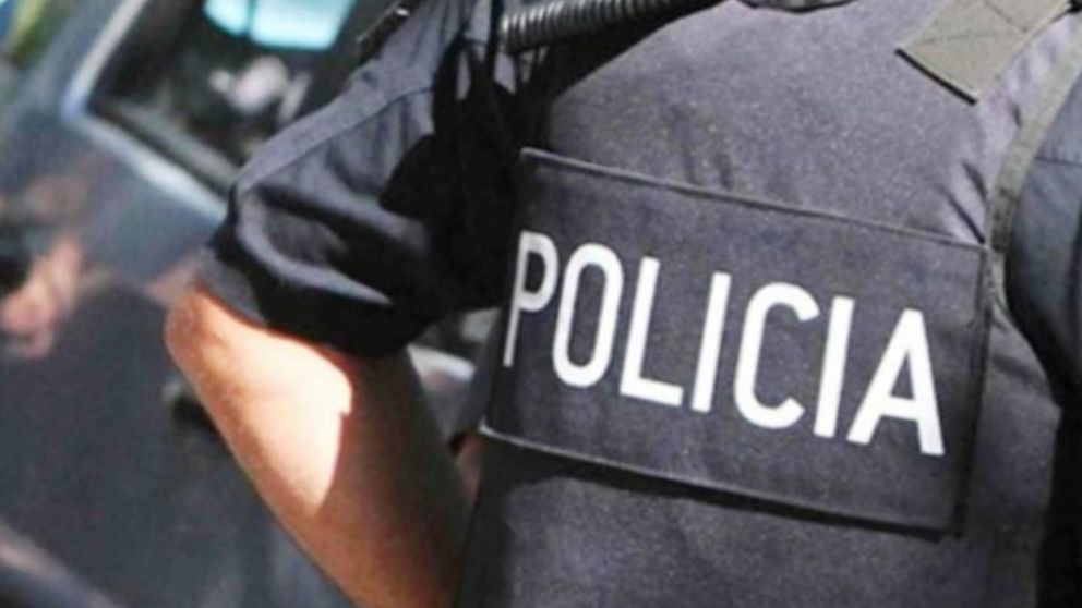 Dos de los marginales estaban vestidos con uniformes policiales (Imagen ilustrativa).