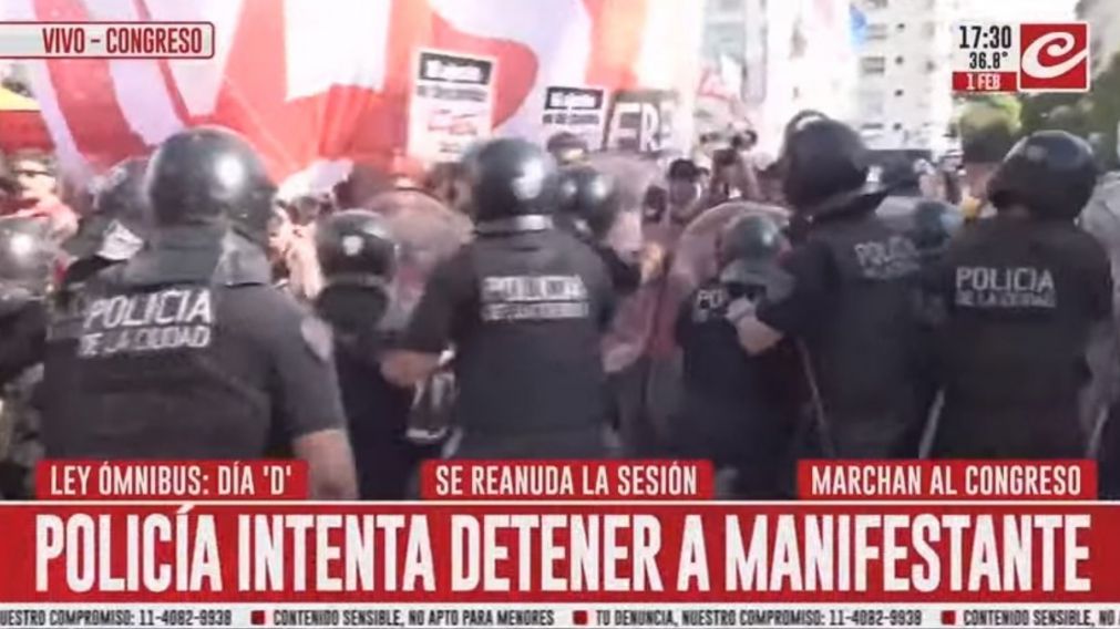 Incidentes frente al Congreso: dramático enfrentamientos, ya hay detenidos.