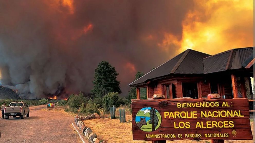 El incendio el el parque nacional comenzó el jueves.