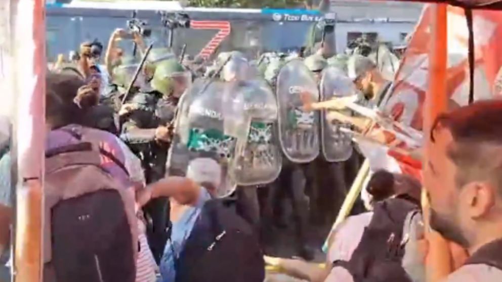 Nueva protesta contra la Ley Ómnibus en Congreso tras la jornada de incidentes con las fuerzas de seguridad