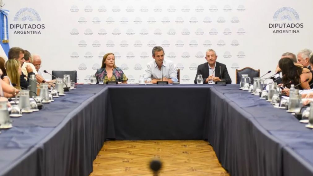 Ley Ómnibus: se realizó la reunión de Labor Parlamentaria y este miércoles se debatirá el proyecto en una sesión maratónica .