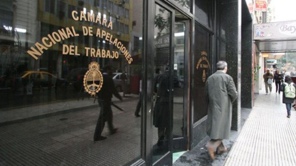 La Justicia hizo lugar al amparo contra el Gobierno por el DNU de desregulación de la economía y declaró la incostitucionalidad del capítulo referido a la reforma laboral.