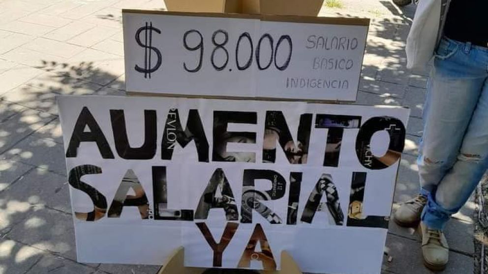 “Cada vez que voy al cajero me dan ganas de llorar", dijo un trabajador a este medio.