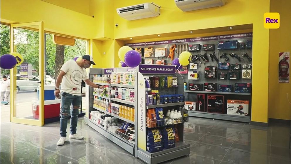 Cadena de pinturerías busca empleados que cumplan mínimos requisitos para cubrir distintos puestos.