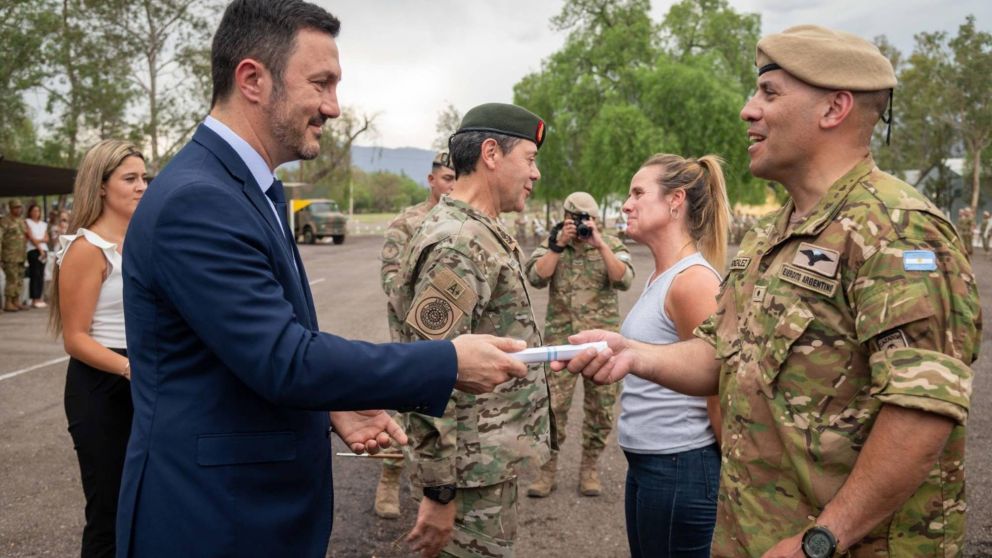 En Mendoza, Luis Petri recibi� a los integrantes de la Expedici�n Aconcagua 2024.
