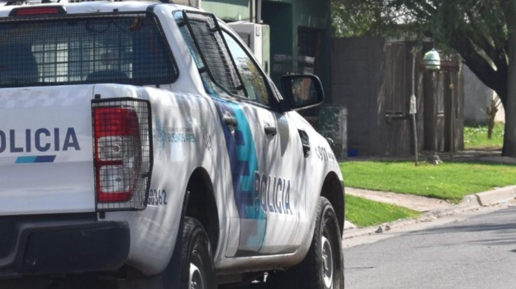 Los efectivos policiales buscan a los otros responsables de este violento crimen.