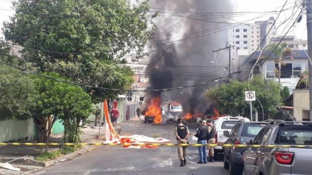 Conmoci�n: al menos tres muertos en un accidente de avi�n monomotor en Brasil.