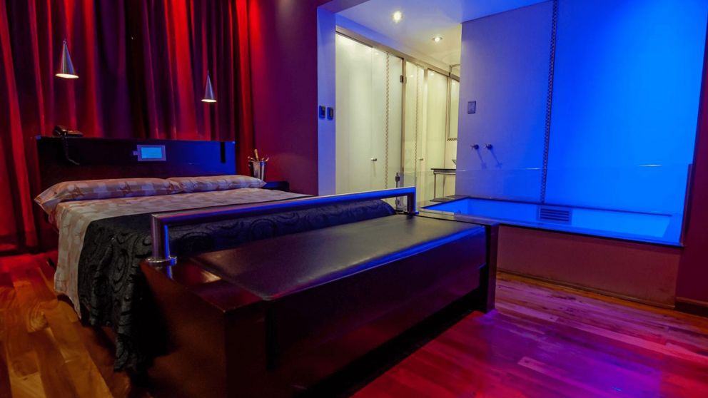 Estaban "calientes", quisieron robar el aire acondicionado de un "telo" y acabaron de la peor manera (Imagen ilustrativa)