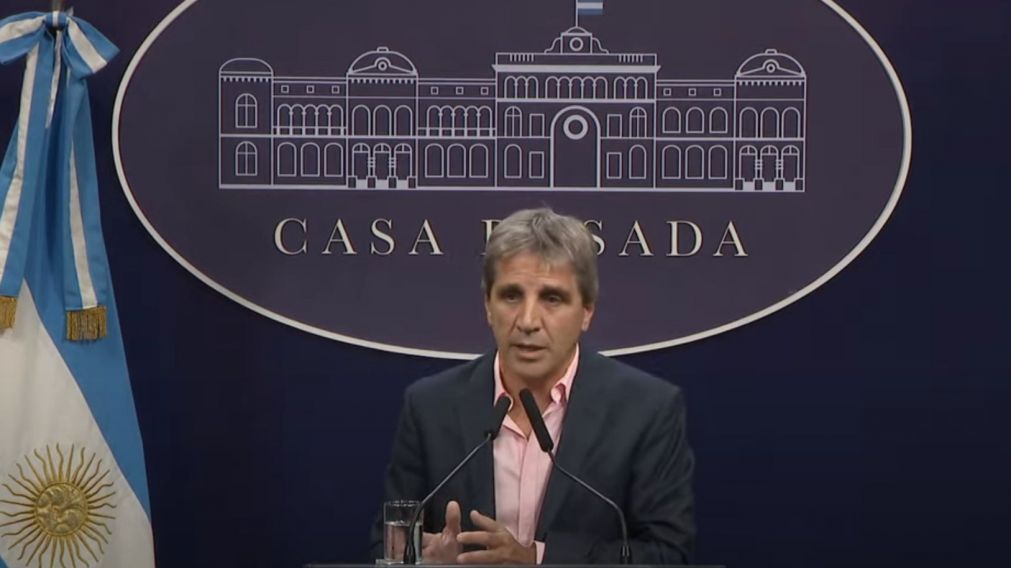 Luis Caputo habló en conferencia de prensa.