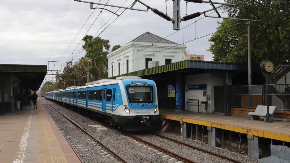Fernando Gray: "convirtieron la audiencia pública sobre el aumento tarifario de colectivos y trenes en un posteo de redes sociales"