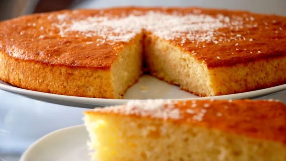 Bizcochuelo de pan duro: una opción económica para los mates.