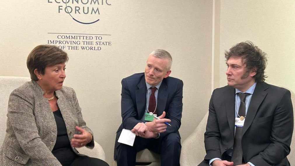 Javier Milei y Kristalina Georgieva del FMI en el Foro de Davos.