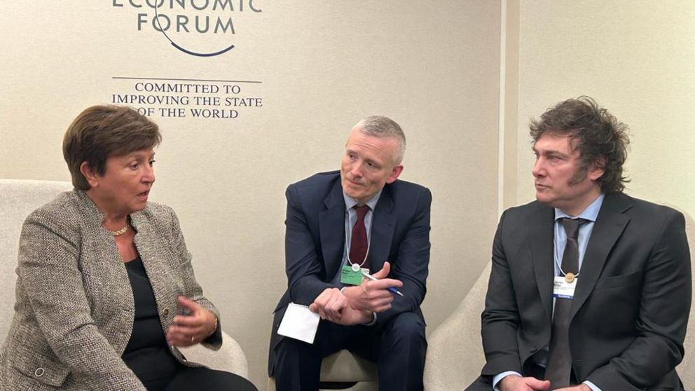 Javier Milei y Kristalina Georgieva del FMI en el Foro de Davos.