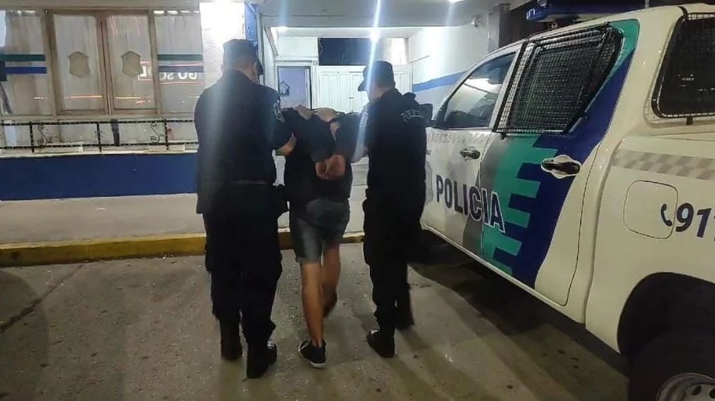 El ladrón fue detenido por policías que patrullaban la zona.