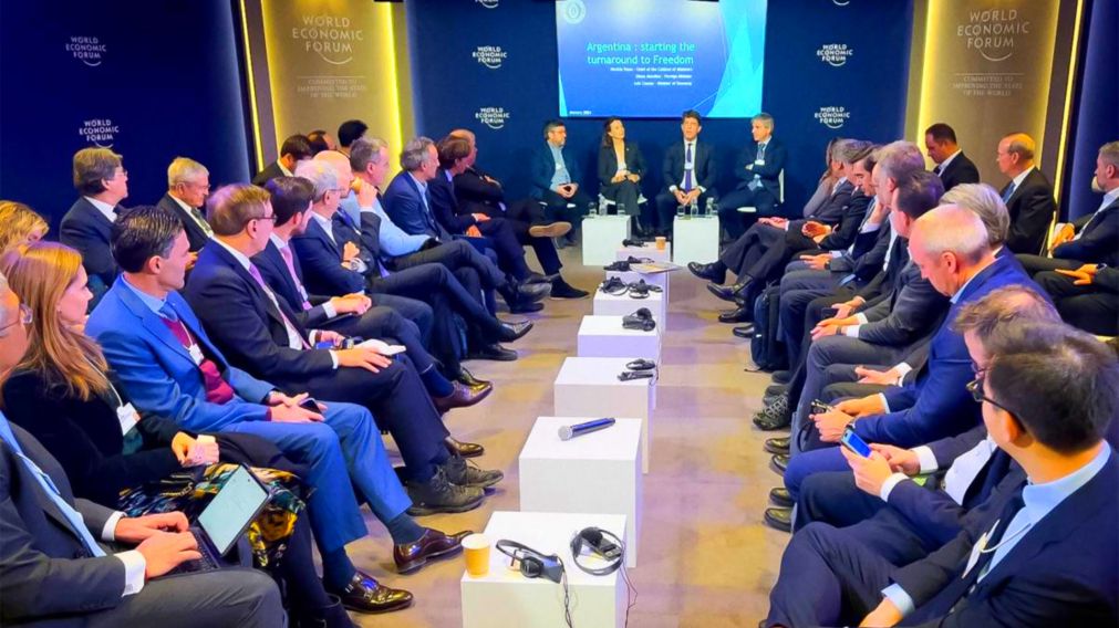 Cumbre entre Posse y Caputo con empresarios en b�squeda de inversiones para la Argentina (T�lam).