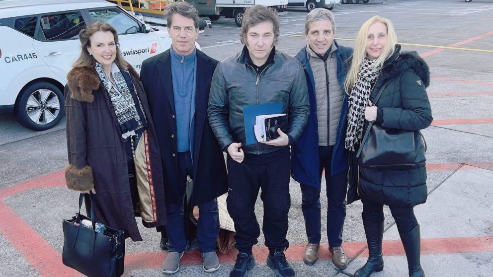 Javier Milei en Zurich con la comitiva oficial.
