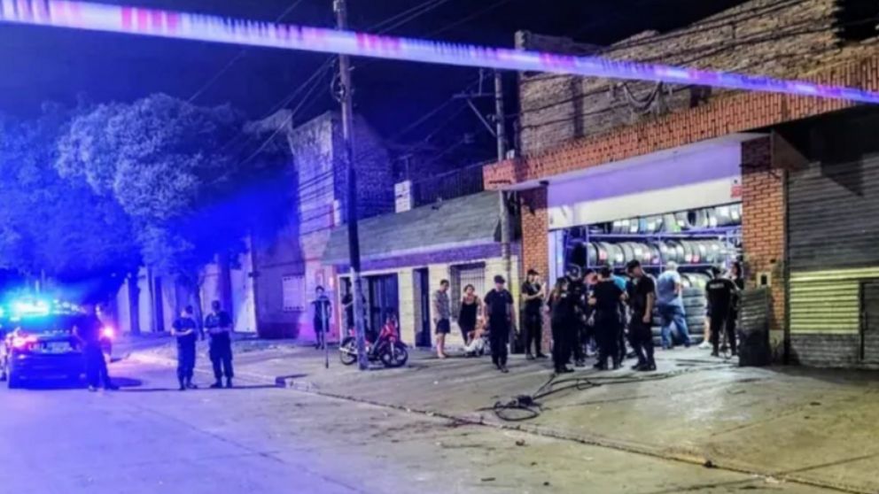 La víctima recibió tres impactos de bala y murió camino al hospital (Gentileza X @MauroYasprizza).