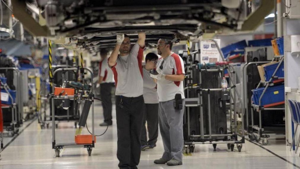 Una importante empresa busca empleados para cubrir diversos puestos.