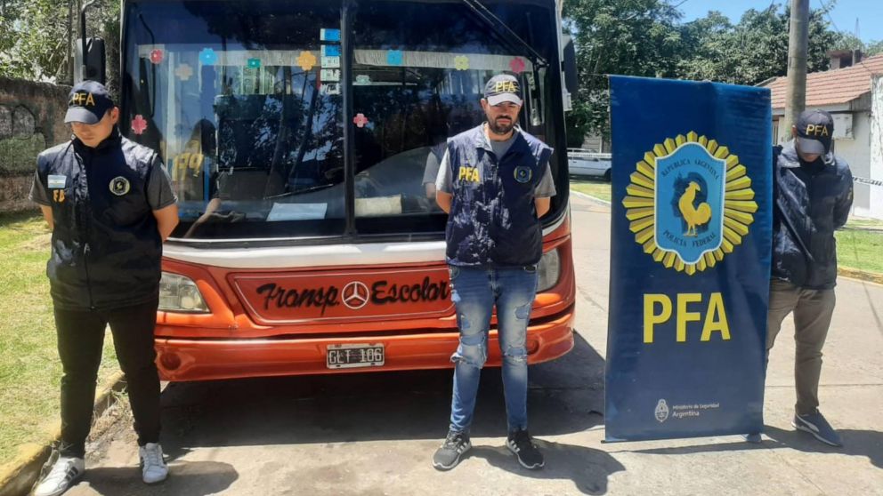 Chofer de micro escolar atropelló a un perro y huyó.