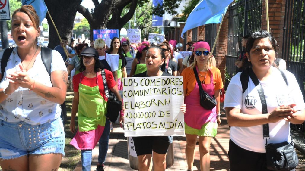 La organización social Somos Barrios de Pie se moviliza en la Quinta Presidencial de Olivos (Imagen: Télam).