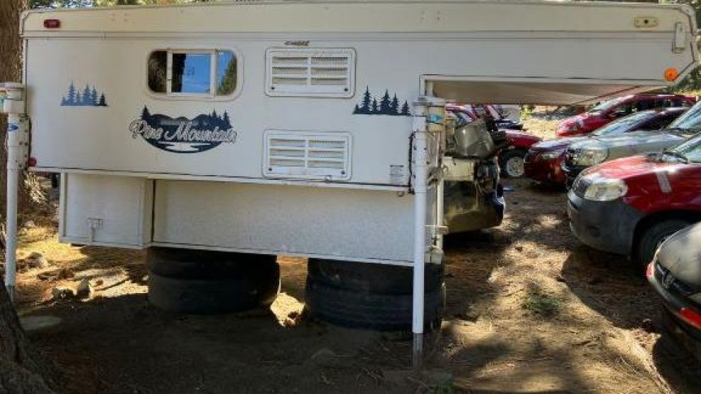 Mega subasta de Aduana: una camioneta, motos de nieve, un camper, manufacturas de plata y porotos.