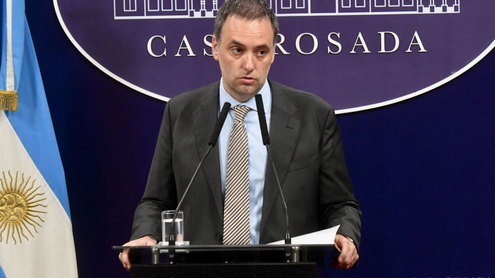 Manuel Adorni en conferencia de prensa desde Casa Rosada.