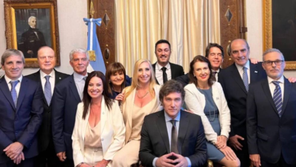 Javier Milei encabezó una reunión de gabinete en Olivos antes de viajar a Davos.