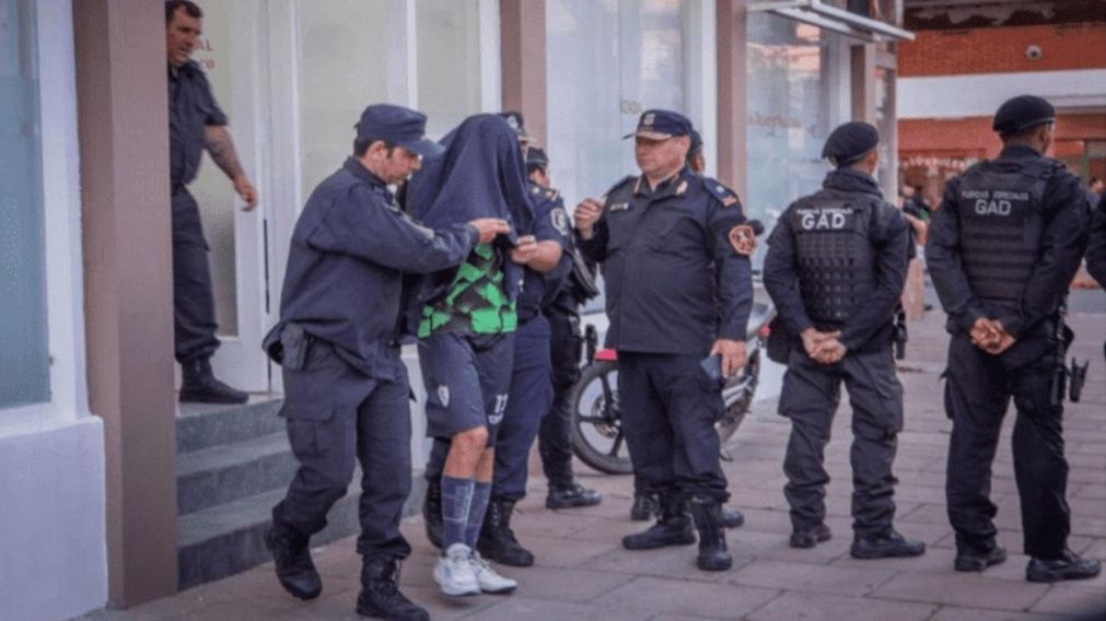 Hay cinco nuevos detenidos por el crimen de Tom�s Tello.