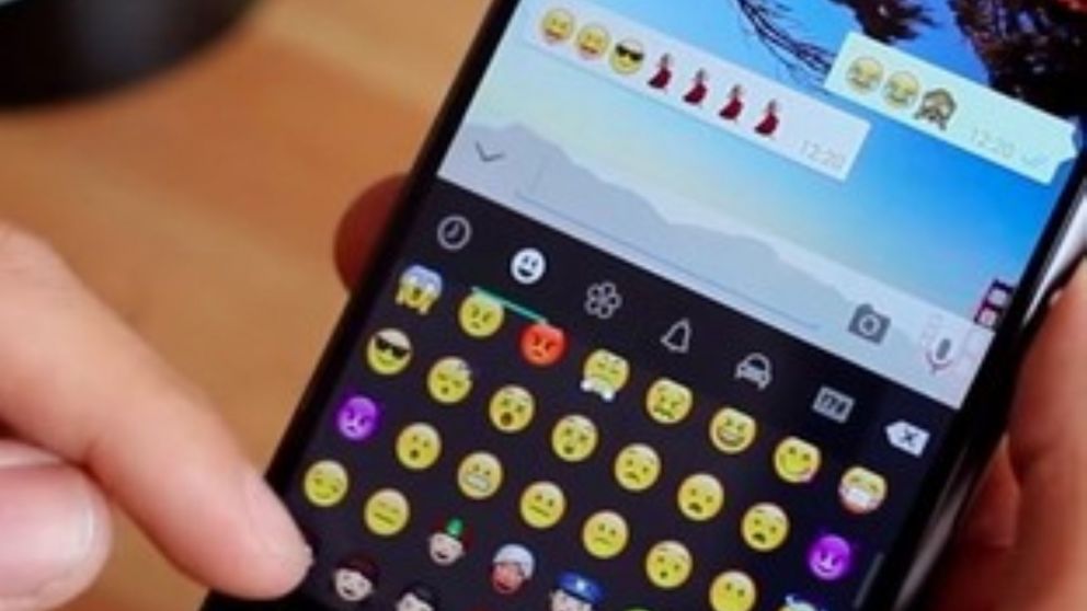 Los emojis más "hot" de WhatsApp que te ayudarán a subir de tono tus conversaciones (Imagen ilustrativa)