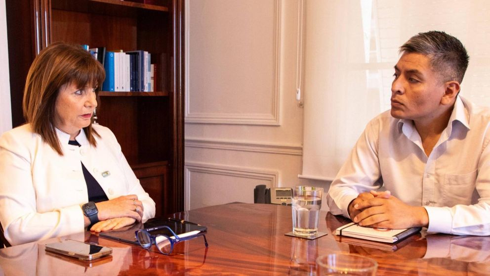 Patricia Bullrich recibió a Luis Chocobar, el policía que eliminó a ladrón que atacó a turista a puñaladas.